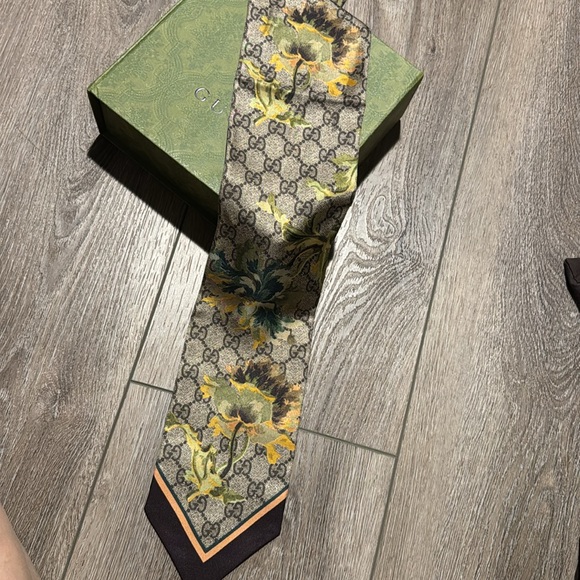 Gucci Yellow and Green Floral Scarf - Picture 3 of 3